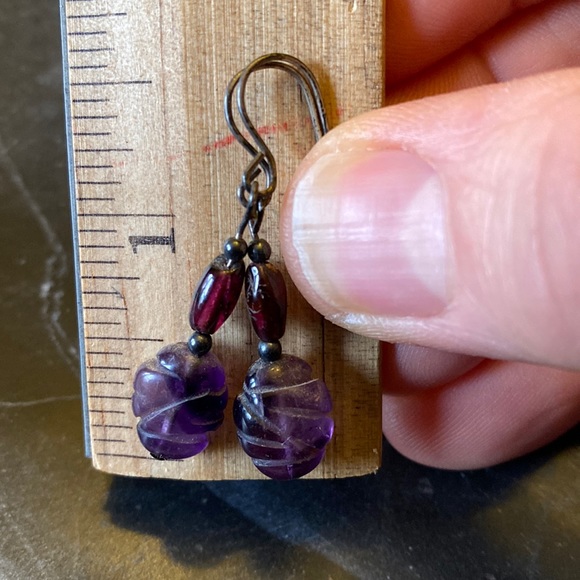 Earrings dangly carved amethyst, garnet beads, oxidized silver hand made NEW - Picture 3 of 4